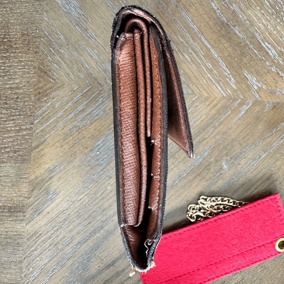 SOLD‼️‼️🍓🍉$155 Louis Vuitton Sarah International Long Wallet - Picture 9 of 16